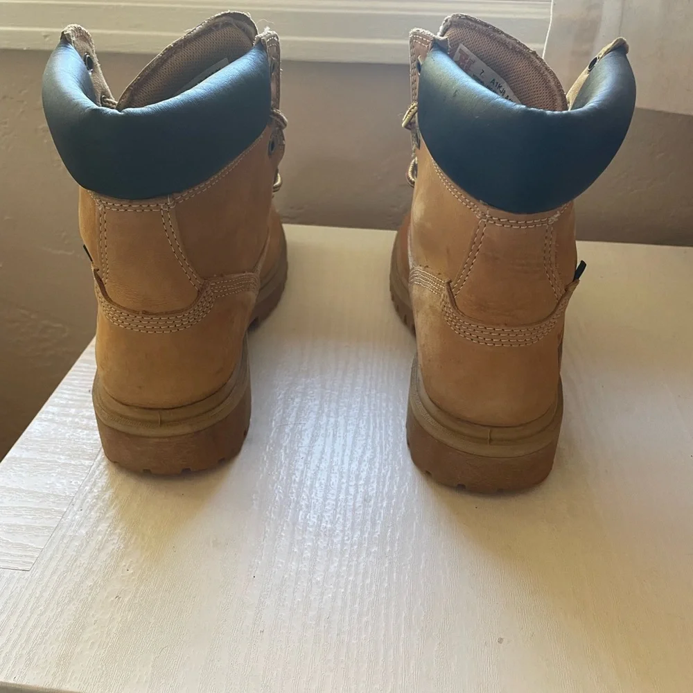 Timberlands Boots - Picture 3 of 3